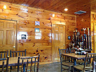 Smoke'n Dudes Bbq Co inside