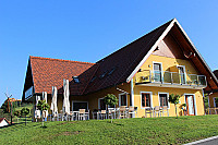 Weingut Uhl outside