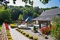 Domaine du Moulin de Saint-Yves outside