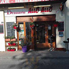 Allo Allo outside