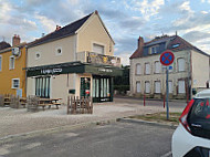 Le Kiosque à Pizzas outside