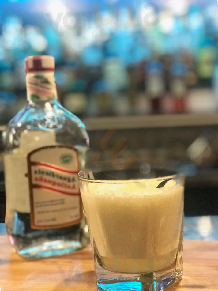 Nino's Bar