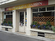 Le Jardin outside