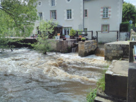 L Auberge Du Moulin outside