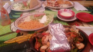 Los Mariachis food