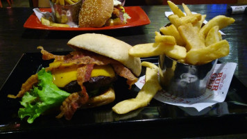 Red Robin Gourmet Burgers And Brews food