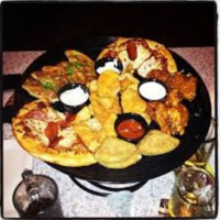 Boston's Restaurant & Sports Bar food