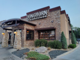 Longhorn Steakhouse outside