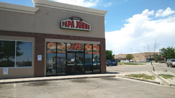 Papa Johns Pizza outside