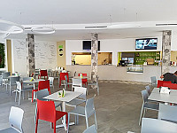 Burger 24 inside