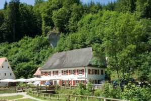 Friedrichshöhle · Historischer Gasthof outside