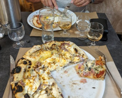 Le Saint Julien Pizzeria food