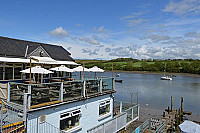 Ferry Inn outside