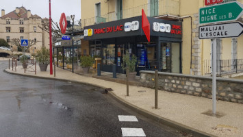 Brasserie Du Lac Loto Tabac Pmu outside