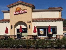 Del Taco outside