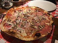 Pizzeria-trattoria Domino food