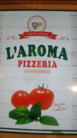 L'aroma Pizzeria inside