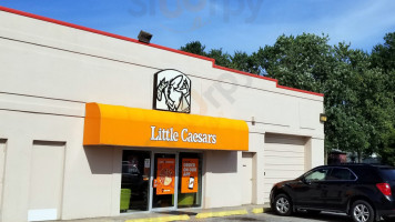 Little Caesars Pizza outside