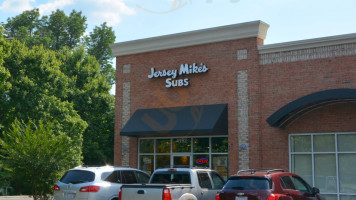 Jersey Mike's Subs outside