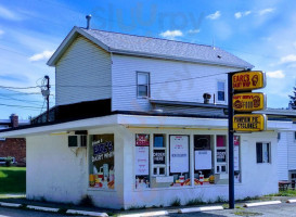 Earl's Dairy Whip outside