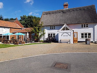 The Horse And Groom outside