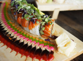 Yuzu Sushi & Robata Grill food