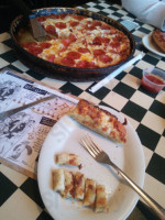 Giovannis Pizza food