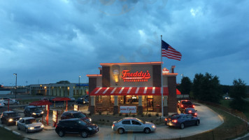 Freddy's Frozen Custard Steakburgers outside