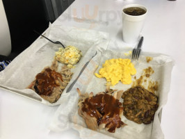 Biggen's Bbq food