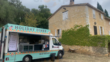 Holiday Diner outside