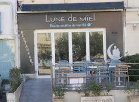 Lune De Miel outside