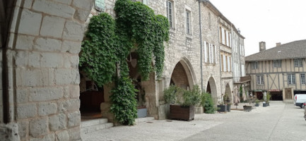 Terrasse Des Arcades food