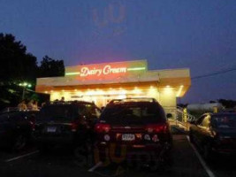 Dairy Creme outside