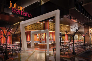 Julian Serrano Tapas inside