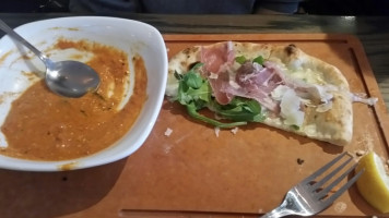 Famoso Neapolitan Pizzeria food