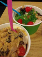 Daddy Yo's Frozen Yogurt food