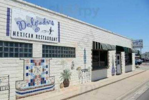 Delgados outside