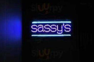 Sassys Grille inside