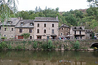 Le Vieux Pont outside