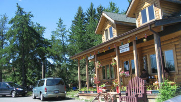 Metropolitan Moose Beanery & Cafe outside