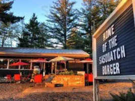 Silver Falls Country Store outside