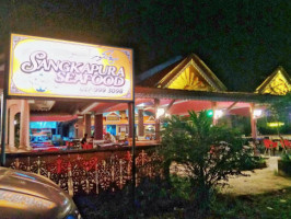 Sangkapura Seafood outside