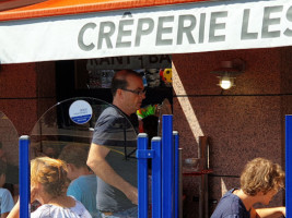 Les Dervinis Creperie food