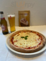 Pizzeria Roma food