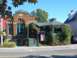 Resto-Bar Ailleurs outside