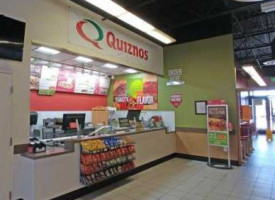 Quiznos inside