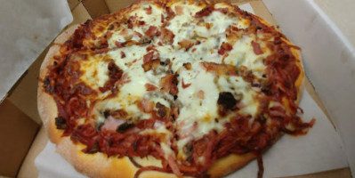 Tom's Pizza & Restaurant food