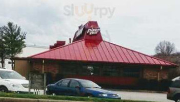 Pizza Hut outside