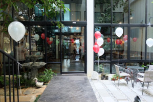 Billin Cafe&bistro บิลลิน คาเฟ่แอนด์บิสโทร inside