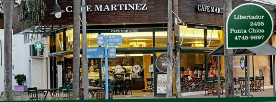 Café Martínez outside